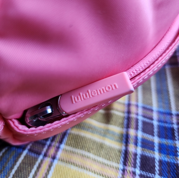 Lululemon City Essentials Mini Pouch - Picture 4 of 7